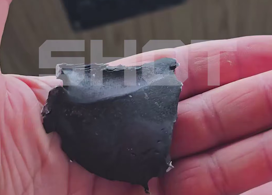 Обломок иранской ракеты упал на судно с российскими моряками в Дубае