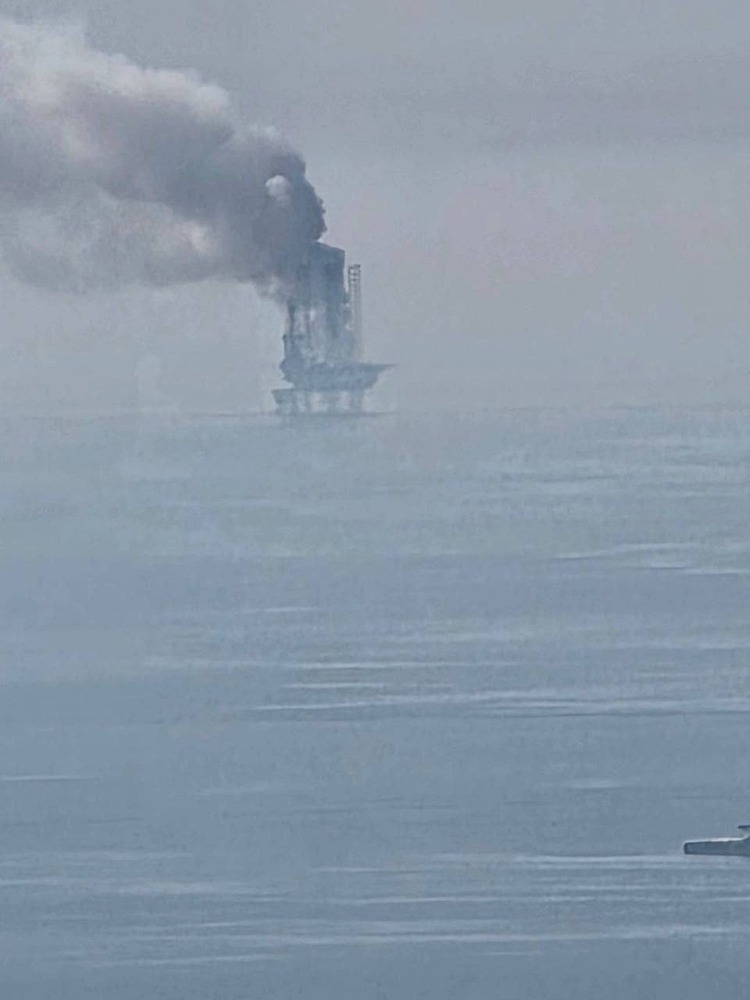 Беспилотник ударил по нефтяной вышке ОАЭ в Персидском заливе