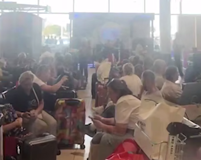 Массовая отмена рейсов в аэропорту Дубая: что происходит в воздушной гавани?