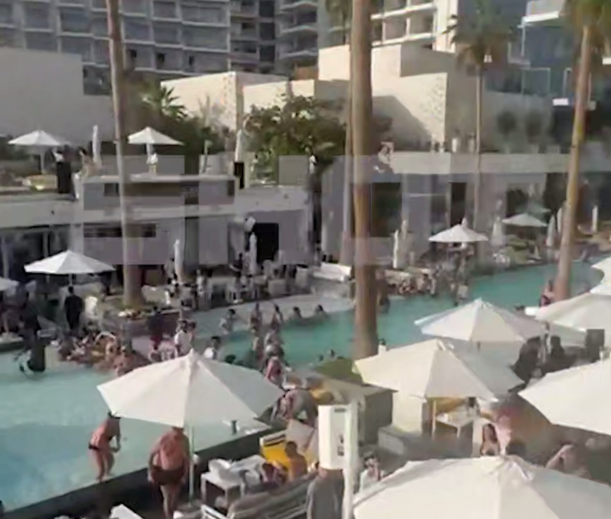 Дубай продолжает принимать туристов: как работают отели во время взрывов?