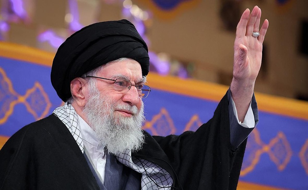 Верховный лидер Ирана Али Хаменеи убит, заявили израильские СМИ. Иранская сторона пока хранит молчание