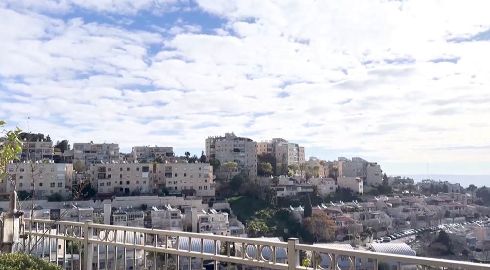 Жители в Израиле получили предупреждения и требования спуститься в убежища из-за ударов Ирана