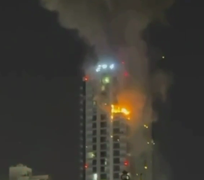 Очевидцы публикуют кадры попадания иранского дрона в высотку в Бахрейне