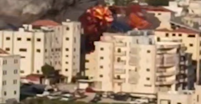 Мощные взрывы в Ливане после прилёта израильских ракет — на юге страны столбы дыма поднимаются из разных частей города