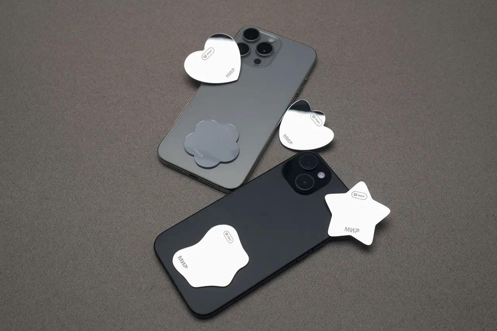 T-Банк представил зеркальные стикеры T-Pay: инновации к 8 Марта