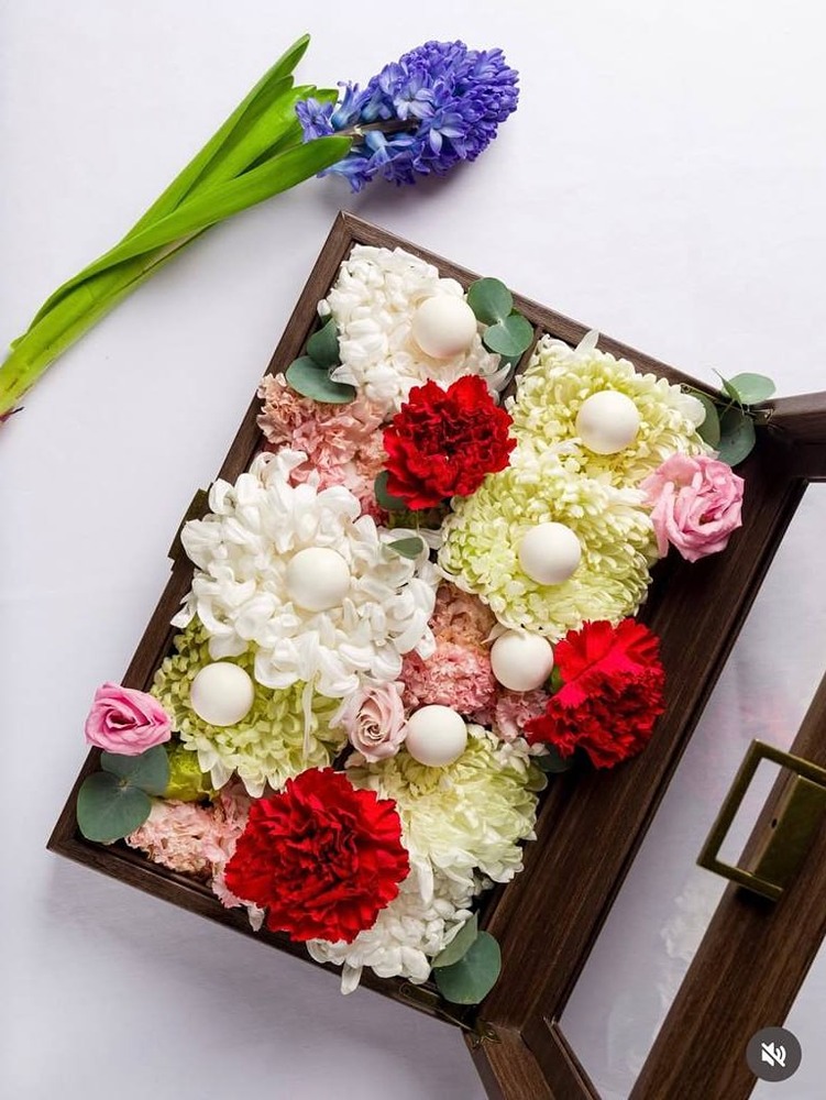 Каждой москвичке подарят чемодан цветов и конфет на 8 марта. Акция пройдёт 8 Марта в кафе Dr. Живаго