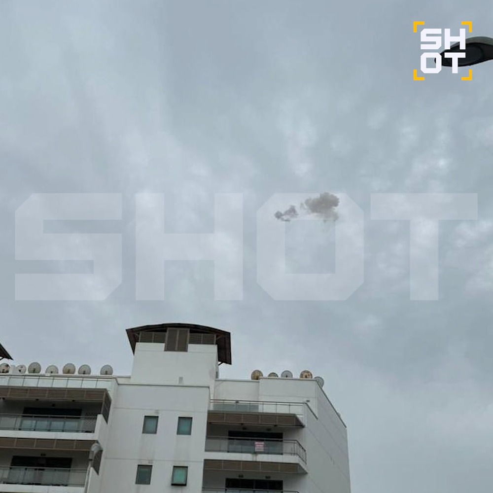 Два дрона сбили над пляжем Марасси на севере Бахрейна, где застряли российские туристы