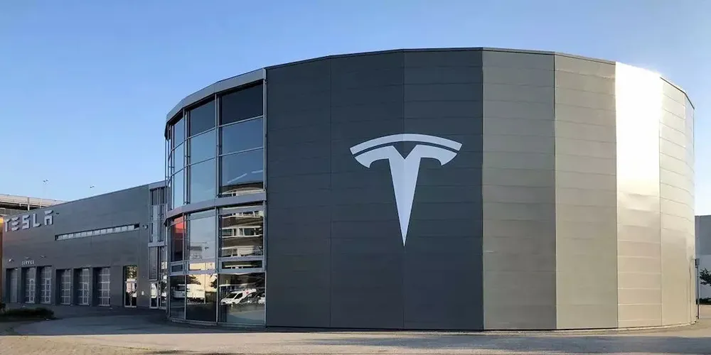 Акции Tesla взлетели до триллиона долларов после победы Трампа