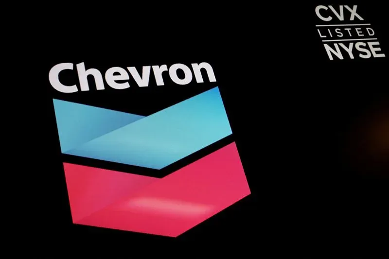 Chevron начинает передислокацию персонала на платформах в Мексиканском заливе