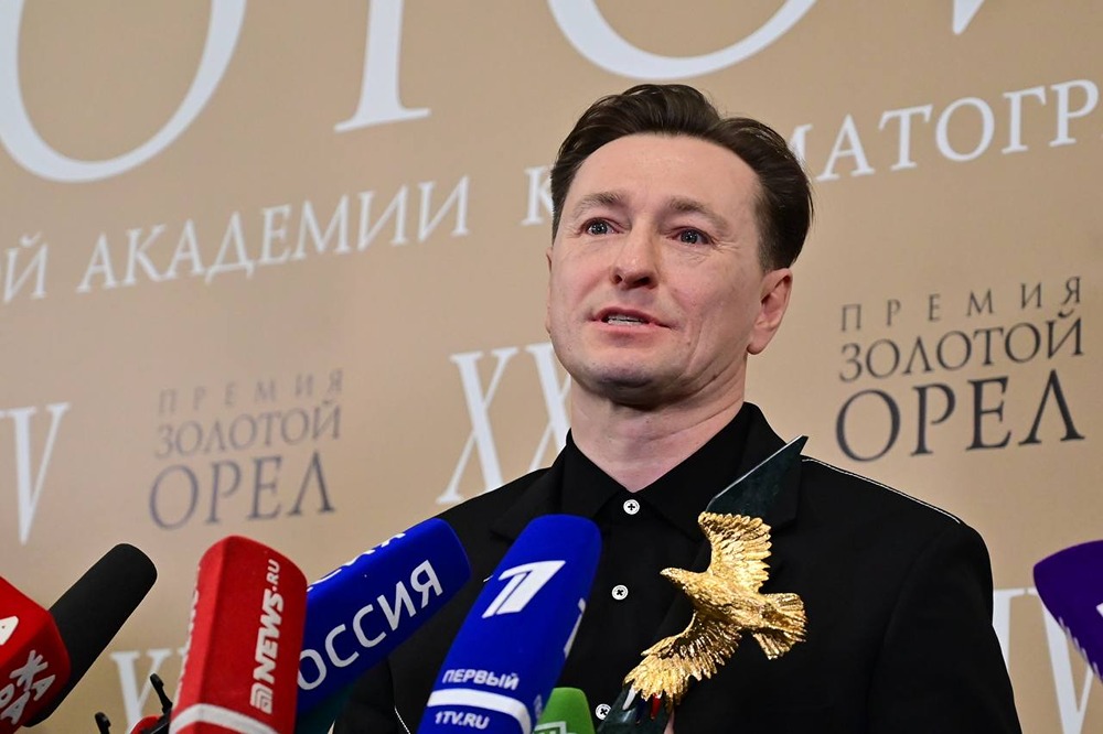 Художественным руководителем МХАТ имени М. Горького стал худрук Московского Губернского театра, актер, продюсер и режиссер Сергей Безруков