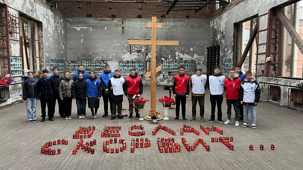 Беслан объединил память: школьники почтили память жертв трагедии в Иране