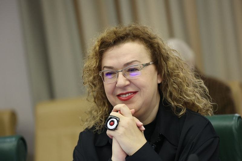 При сохранении геополитической напряженности доллар в апреле-мае 2026 будет стоить 77–86 рублей, евро — 89–98 рублей, а юань — 11–12 рублей