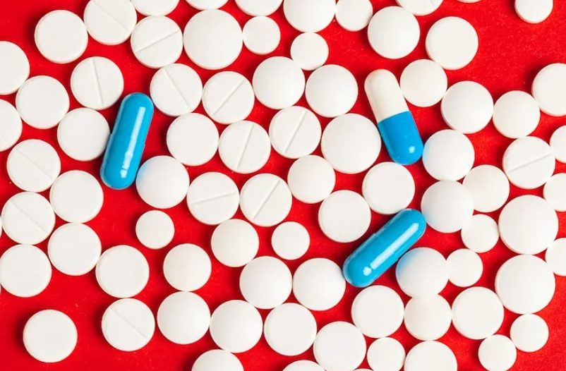 Почему нельзя запивать таблетки чаем, молоком и газировкой