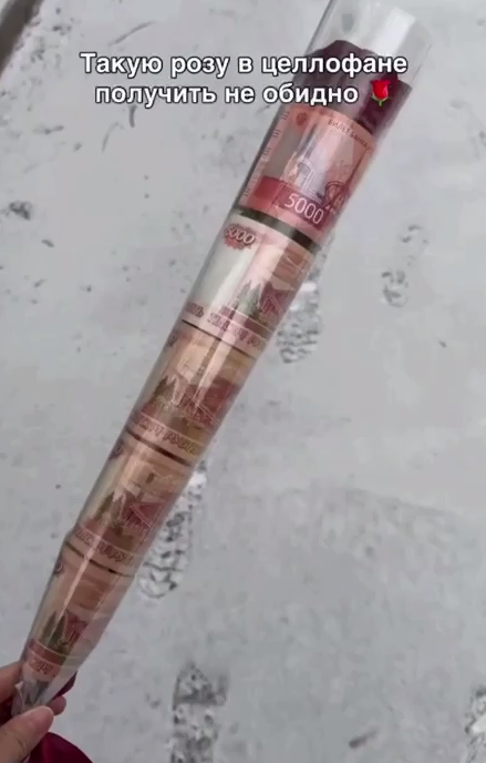 Флористы показали цветок в целлофане, который порадует любую женщину