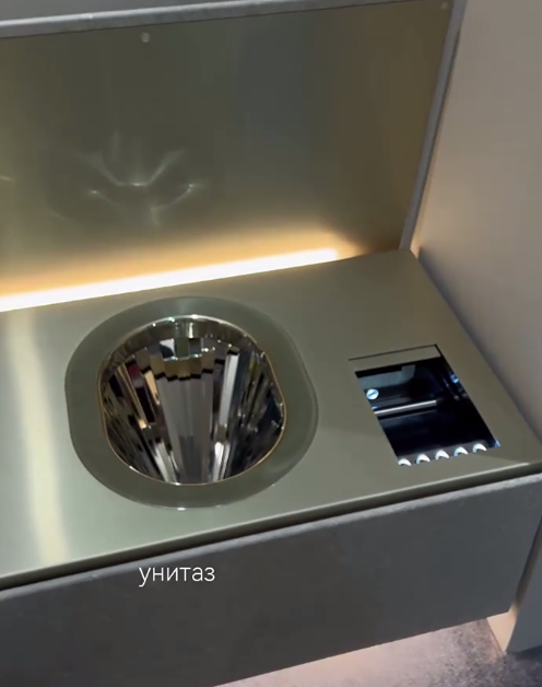 Унитаз за 7 млн рублей показали на одной из российских выставок