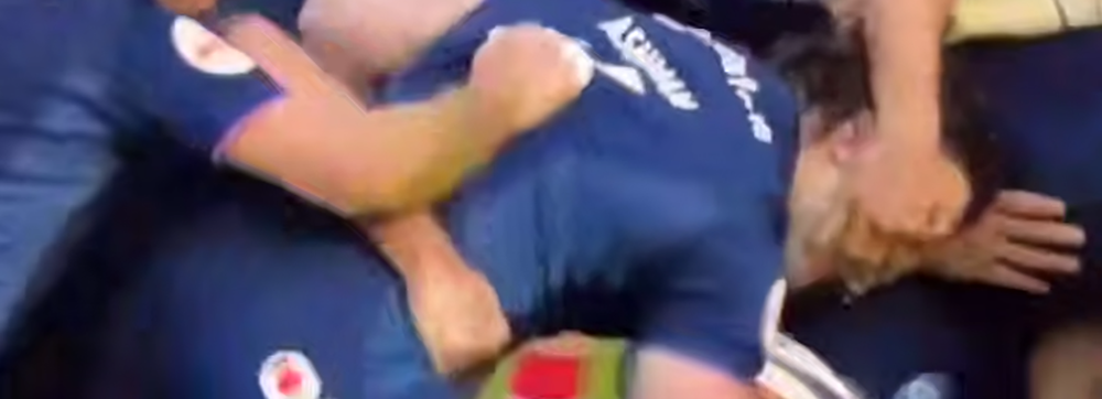 Скандальный эпизод на Кубке 6 наций: француз едва не лишил соперника глаза