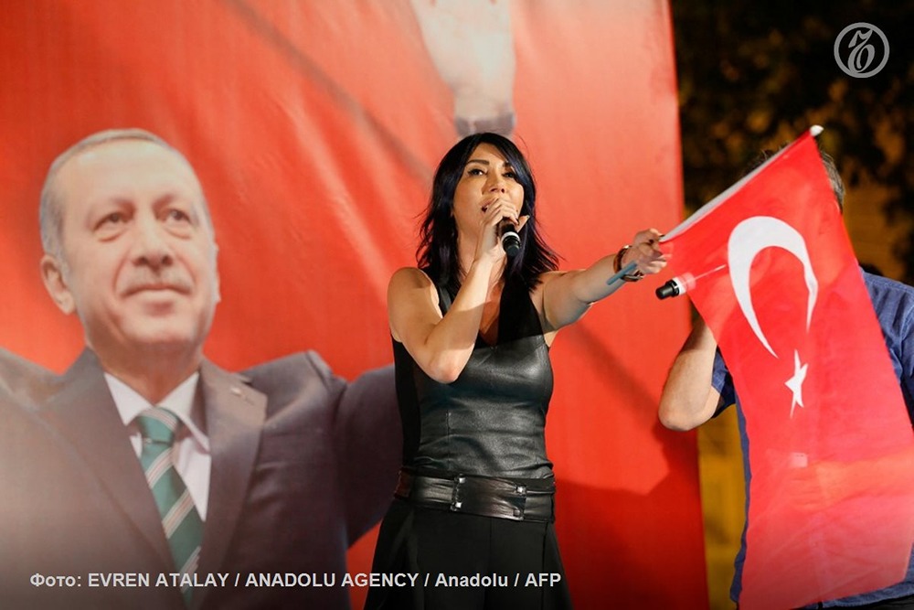 Певицу Ханде Йенер задержали в Турции за оскорбление Эрдогана