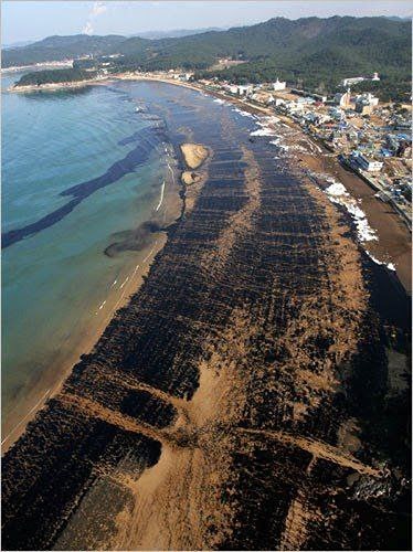 Тегеран погрузился в «ядерную зиму» после ударов по нефтехранилищам