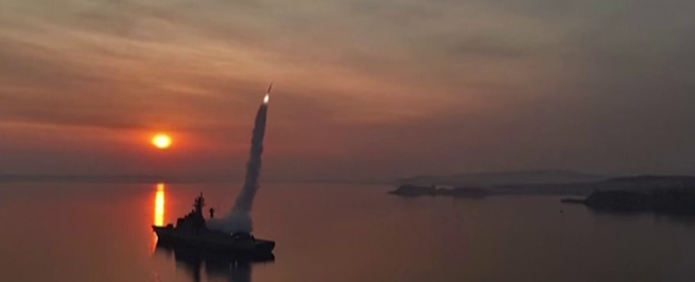 Нестандартный визит Ким Чен Ына: ракетные пуски с дочерью