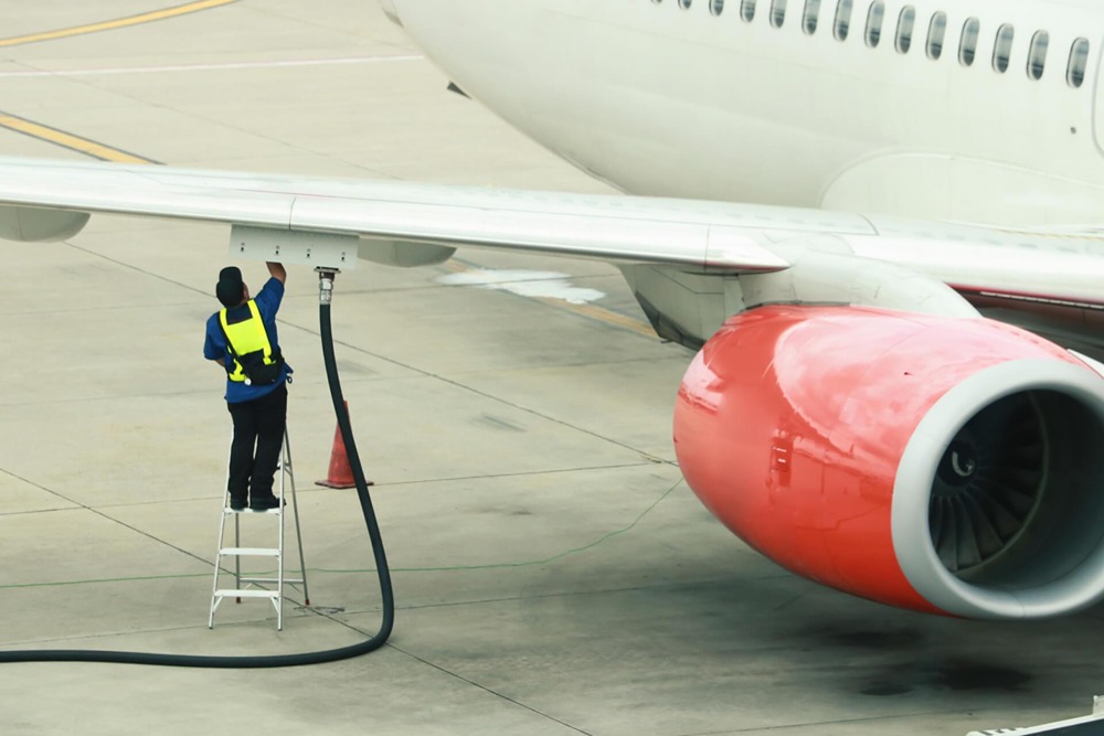 Почему авиабилеты резко подорожали: кризис топлива в авиации