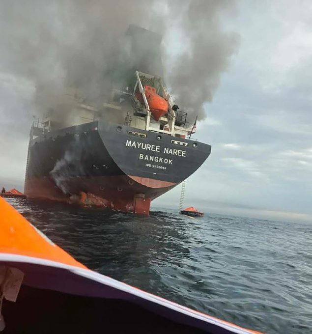 Инцидент в Ормузском проливе: взрыв на тайском судне, трое пропали без вести