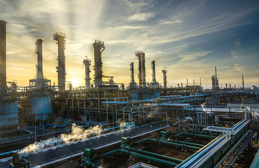 Крупнейший НПЗ Эмиратов остановил работу после атаки беспилотников