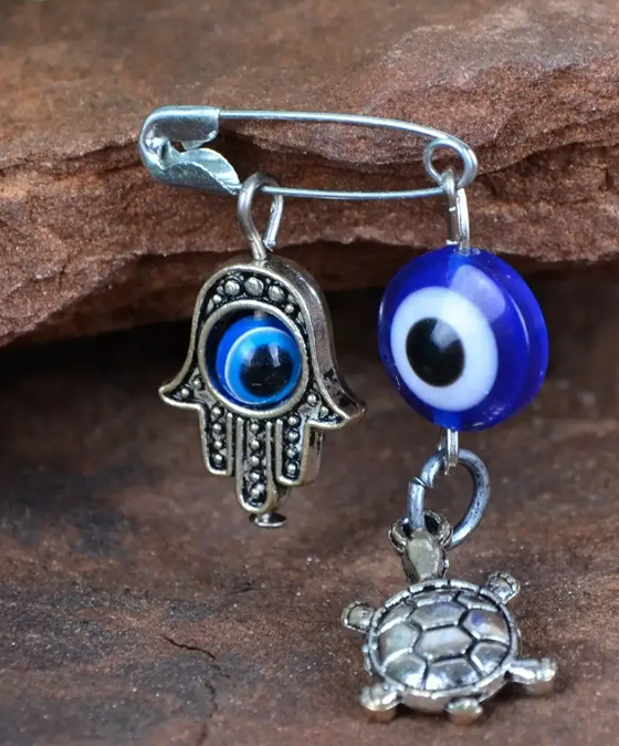 Эзотерический бум: почему россияне тратят 100 млн рублей в месяц на защитные талисманы