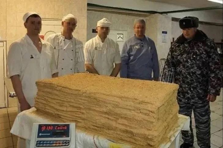 Кто спек самый большой торт «Наполеон» в мире?