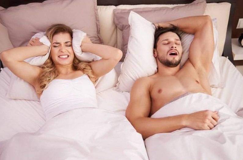 Врач‑сомнолог предупредил: храп партнёра вредит слуху женщины. Правда ли, что недосып и стресс от громкого храпа ослабляют слуховую систему, и можно ли это исправить?