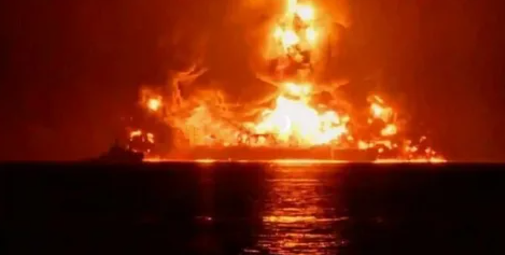 Нападение на нефтяные объекты Ирака: танкеры горят, эвакуированы 25 человек