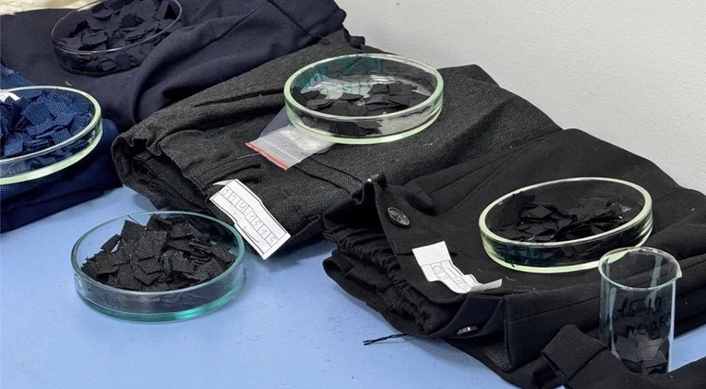 Роскачество: 12 брендов школьных брюк не соответствуют нормам химической безопасности из‑за фенолов. Правда ли это, и какие марки попали в список нарушителей?