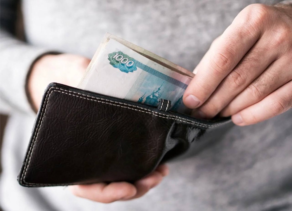 Средняя зарплата в России выросла с 88 до 100,4 тысяч рублей: правда ли это, и означает ли, что теперь она всегда будет превышать 100 тысяч, как прогнозирует аналитик БКС?