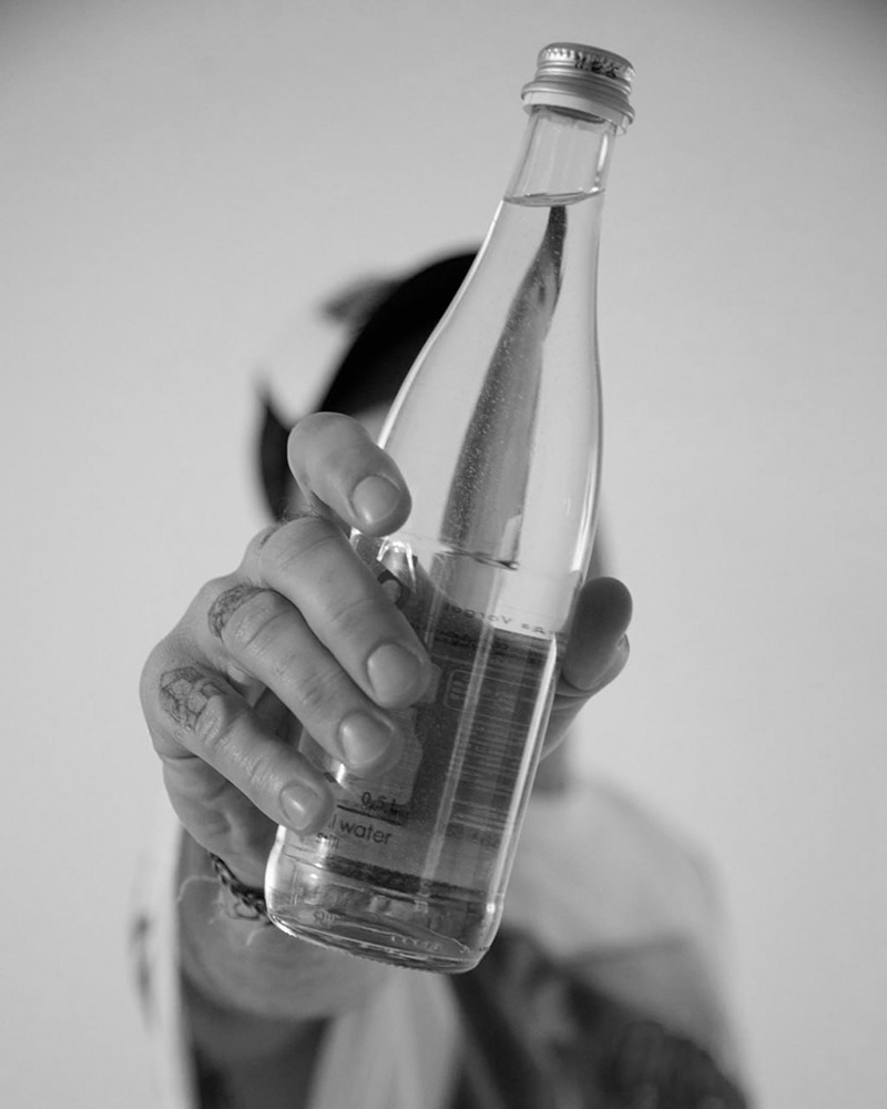 Литр воды утром натощак: почему это меняет качество жизни