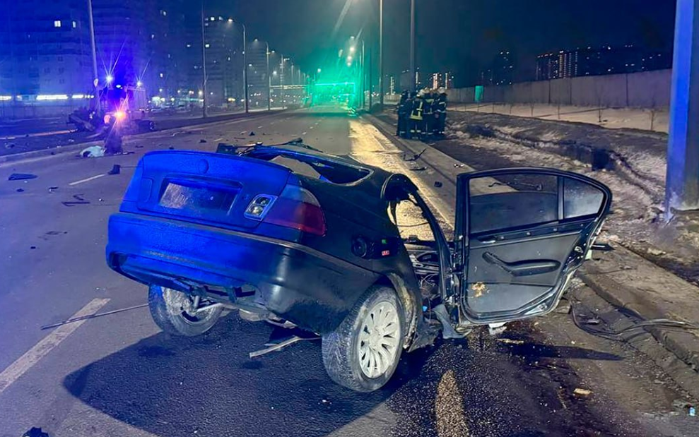 Страшное ДТП в Оренбурге: BMW разлетелась на две части