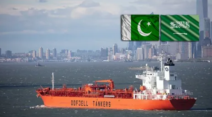 Пролив пройден: танкер из Пакистана миновал Ормуз без проблем