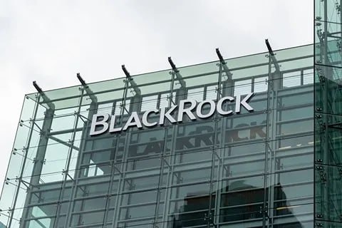 Почему инвесторы выводят деньги из фондов private credit? BlackRock, Blackstone, Blue Owl — что происходит