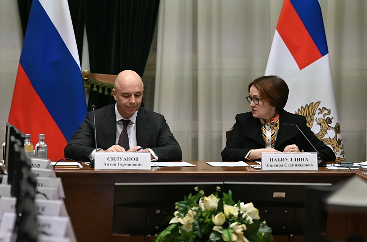 Минфину и ЦБ — ослабить рубль: прогноз РАНХиГС 85–95 руб./$