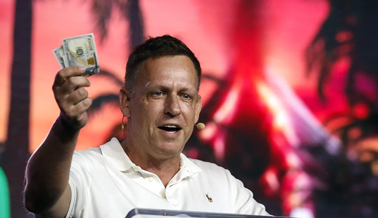 «Сжечь на костре?» — священник критикует Тиля из‑за лекций об Антихристе