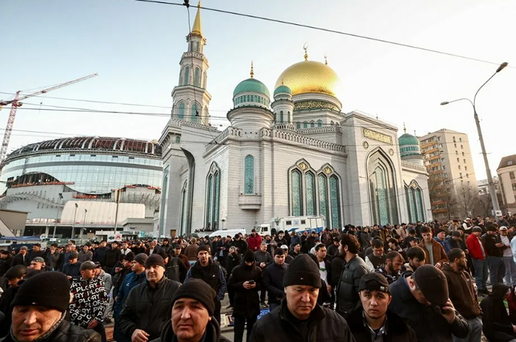 Слова поддержки: что Путин сказал мусульманам в праздник Ураза‑байрам?