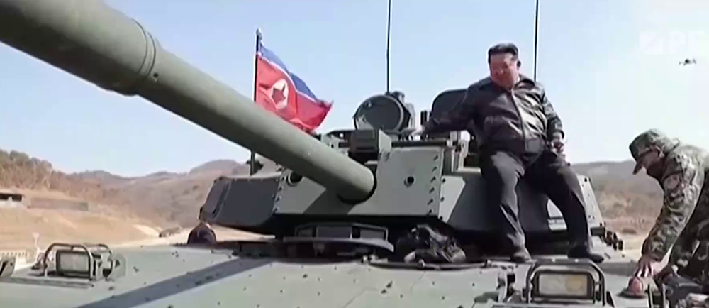 Танк, флаг и наследница: Ким Чен Ын сделал заявление без слов