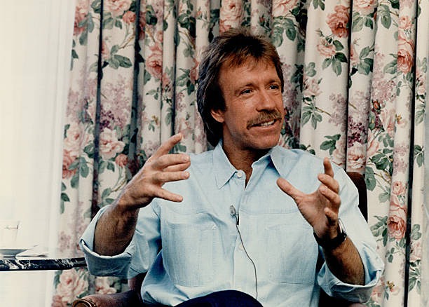 «В хорошем настроении»: Чак Норрис в больнице — подробности