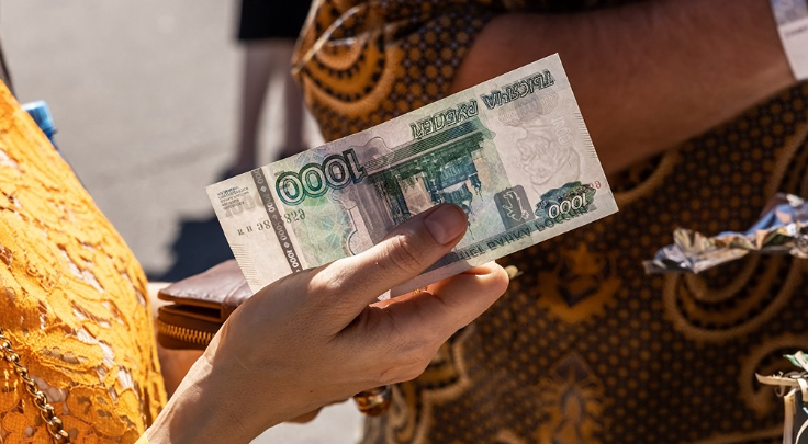 Оплата наличными растёт: ВЦИОМ назвал причины и риски тренда