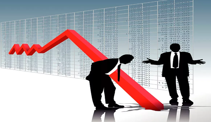 Предложение валюты сократилось в 3,5 раза: грозит ли рублю обвал?