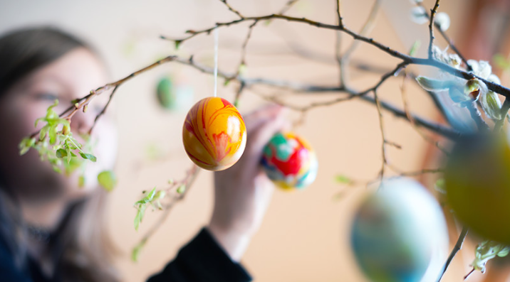 Дефицит и бешеные цены: как Германия готовится к Пасхе без яиц