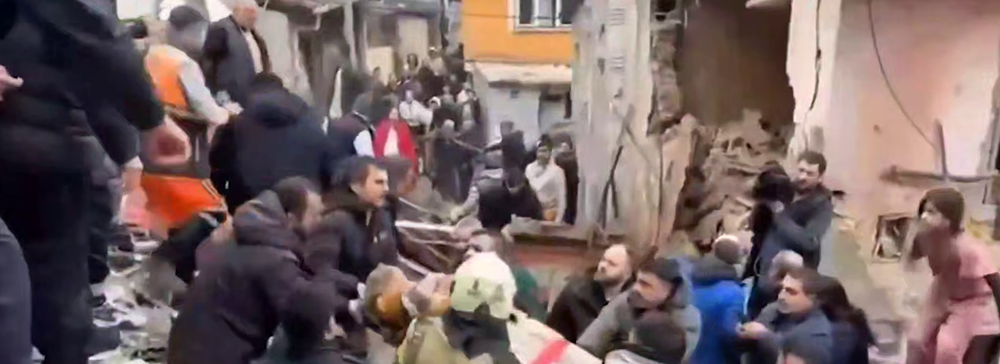 Стамбул в тревоге: два здания рухнули в районе Фатих из‑за взрыва