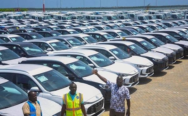 Porsche там, где ходят ослы: автопарк‑призрак на Ламу