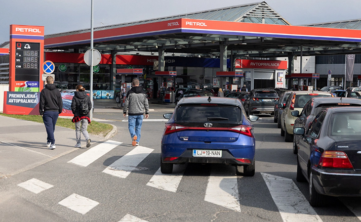 Топливный кризис в Словении: очереди, закрытые АЗС и лимиты
