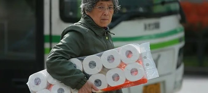 Дефицита нет, но паника есть: что происходит с туалетной бумагой в Японии?