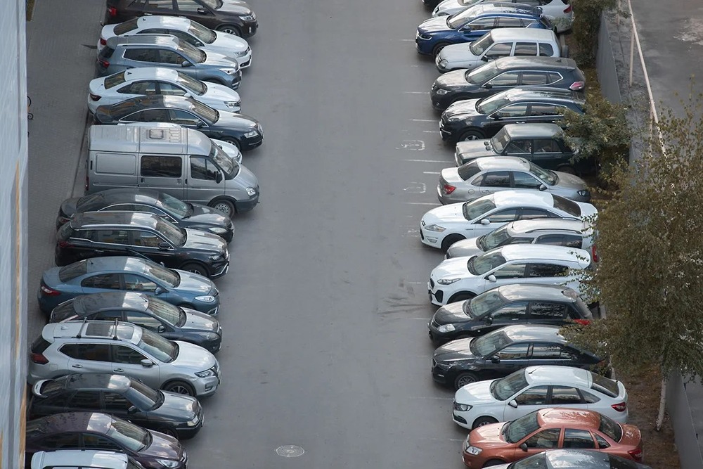 Парадокс рынка: машино‑места дорожают, а спрос падает. Что происходит?