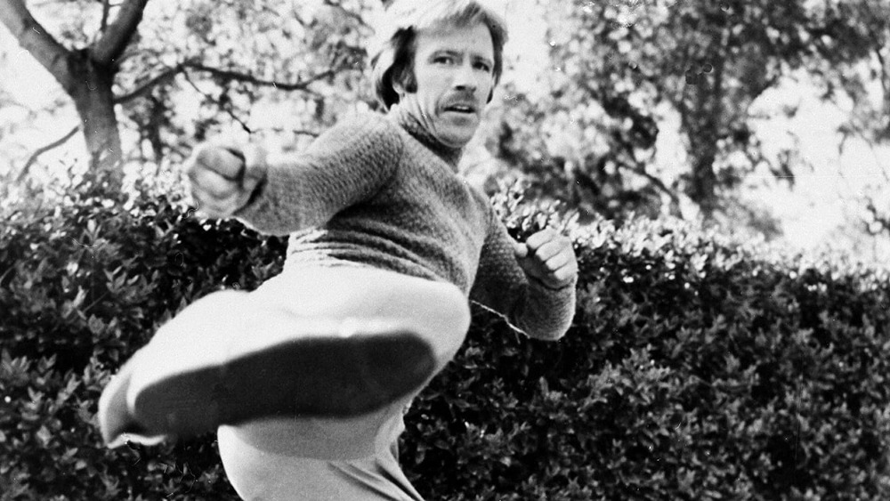 Удар с вертушки не спас: Чак Норрис ушёл в финальные титры